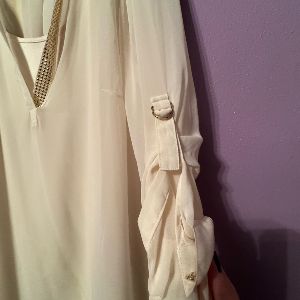 Jennifer Lopez Elegant Cream Blouse - Picture 5 of 5